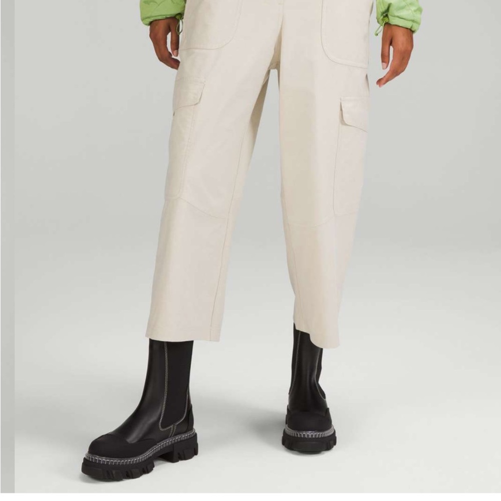 Lululemon Light Utilitech Cargo Pocket High-Rise cropped pants 30 Nat Ivory